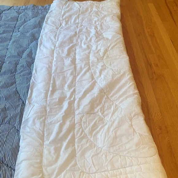 Fieldcrest Full/Queen comforter blue white striped